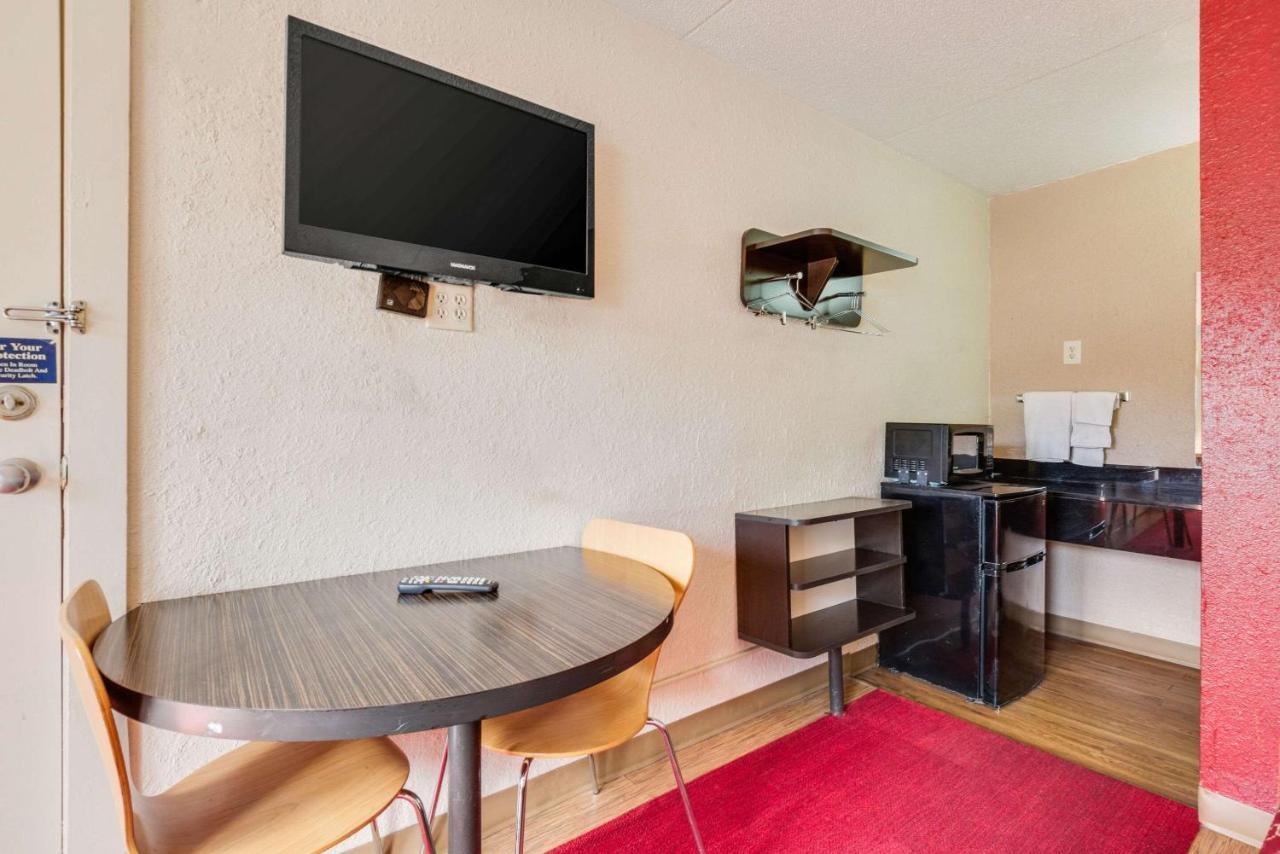 Econo Lodge Inn & Suites Терре-Хот Экстерьер фото