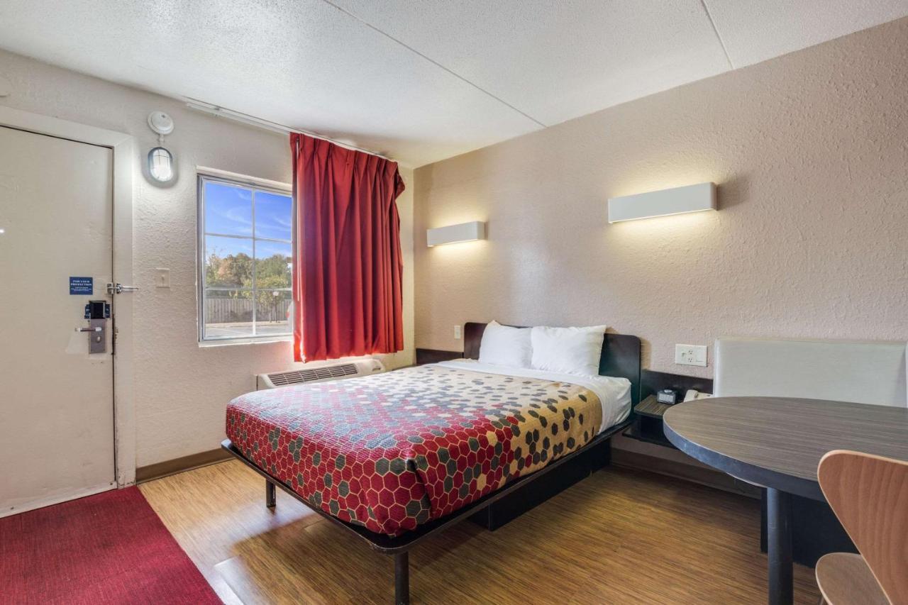Econo Lodge Inn & Suites Терре-Хот Экстерьер фото